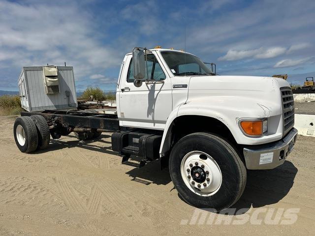 Ford F-800 Ohjaamot ja sisustat
