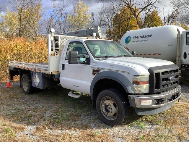 Ford F550 Nosturiautot