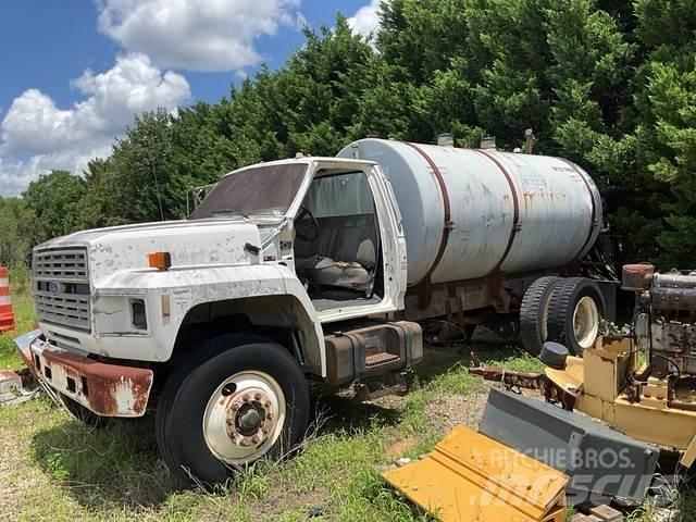 Ford F700 Säiliöautot