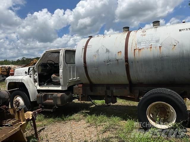 Ford F700 Säiliöautot