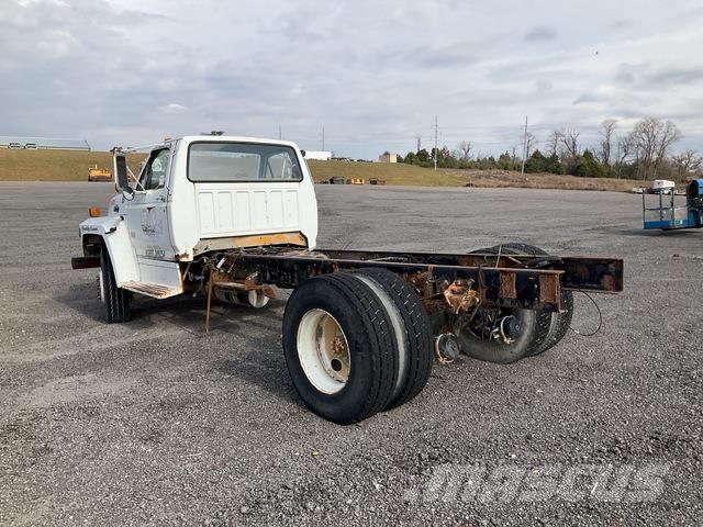 Ford F700 Ohjaamot ja sisustat