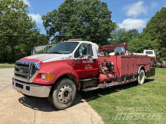 Ford F750 Tienhoitoautot