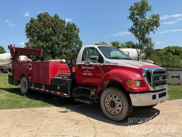 Ford F750 Tienhoitoautot