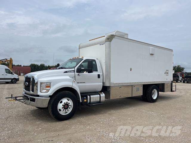 Ford F750 Paine-/imuautot