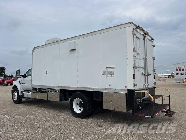 Ford F750 Paine-/imuautot
