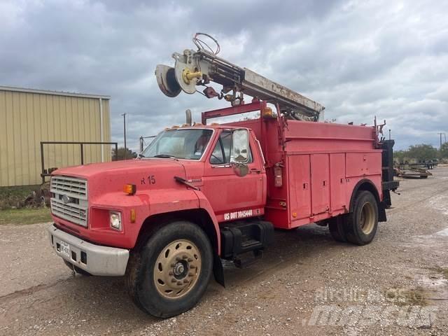 Ford F800 Lava-autot