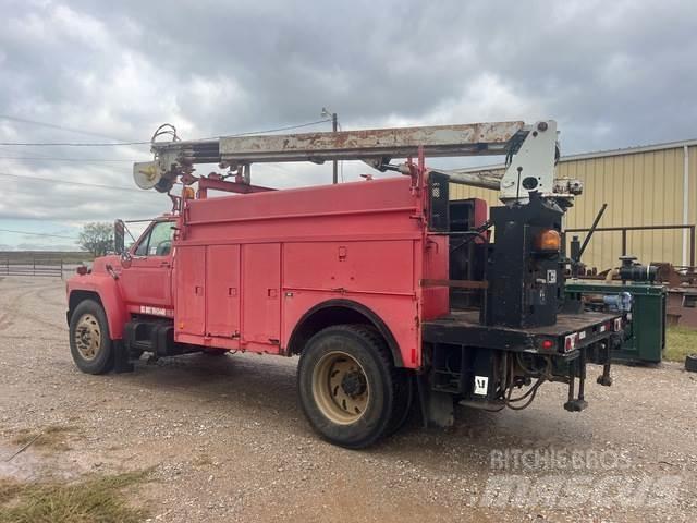 Ford F800 Lava-autot