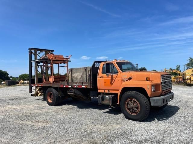 Ford F800 Tienhoitoautot