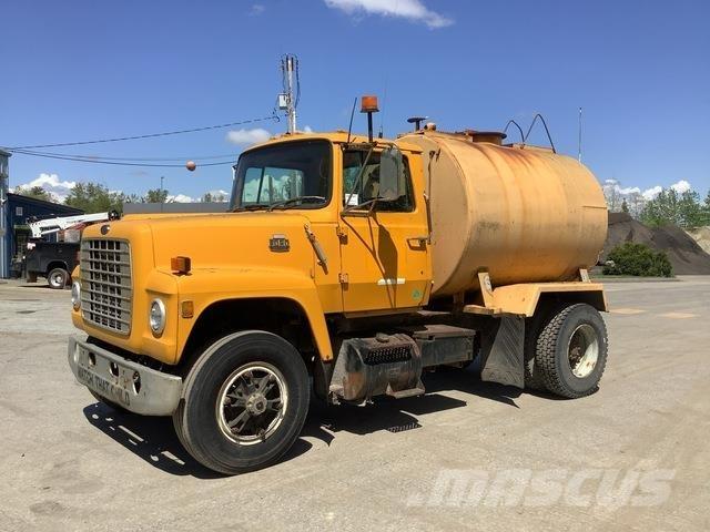 Ford L8000 Vesisäiliöautot