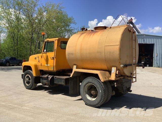 Ford L8000 Vesisäiliöautot