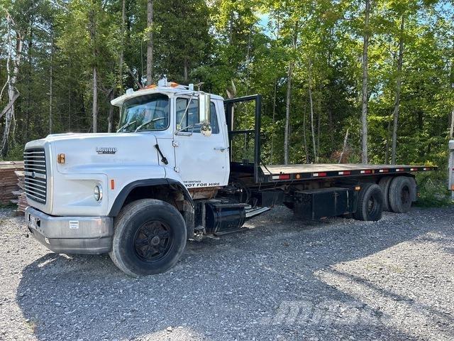 Ford L8000 Hinausautot