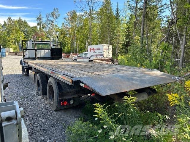 Ford L8000 Hinausautot