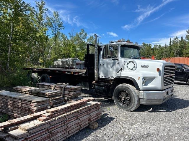 Ford L8000 Hinausautot