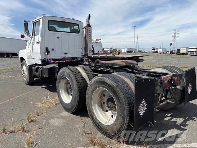 Ford L9000 Vetopöytäautot