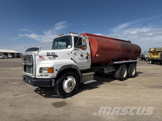 Ford L9000 Vesisäiliöautot
