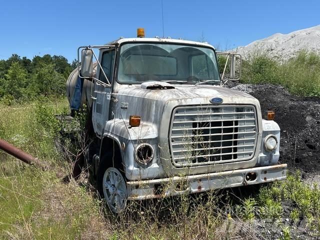 Ford LN7000 Vesisäiliöautot