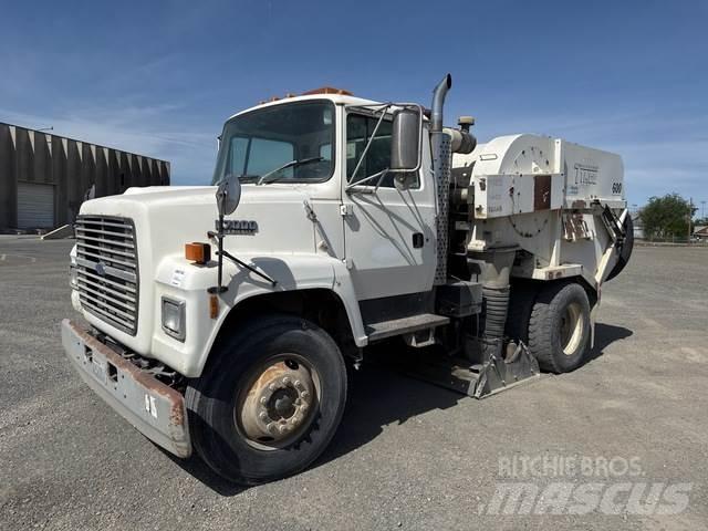 Ford LN7000 Lakaisuautot