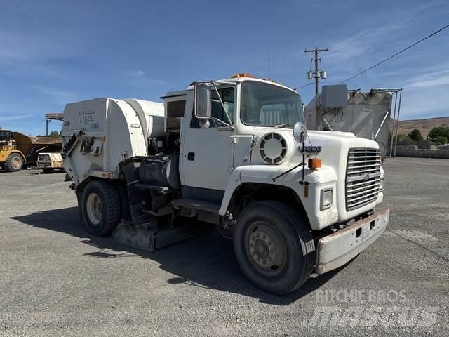 Ford LN7000 Lakaisuautot