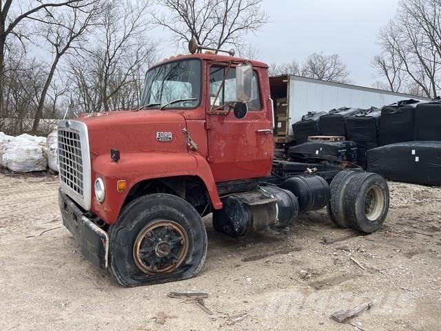 Ford LN8000 Vetopöytäautot