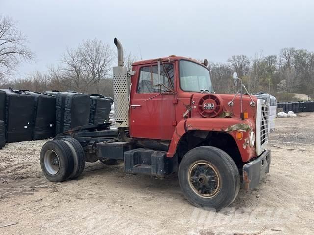 Ford LN8000 Vetopöytäautot