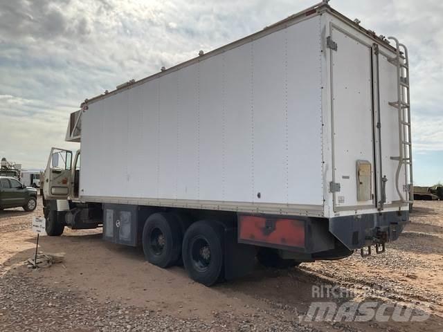 Ford LT8000 Pakettiautot