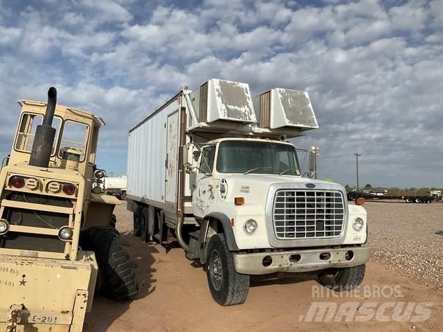 Ford LT8000 Pakettiautot