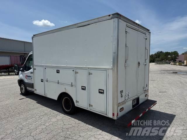 Ford Transit Lava-autot