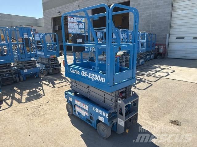 Genie GS-1330M Saksilavat