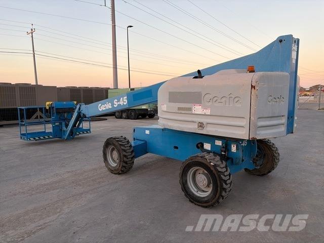 Genie S-45 Teleskooppipuominostimet