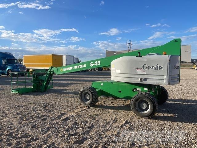 Genie S-45 Teleskooppipuominostimet