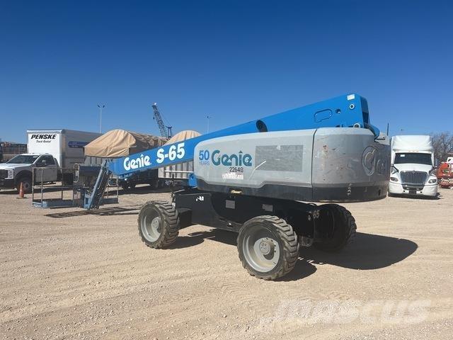 Genie S-65 Teleskooppipuominostimet