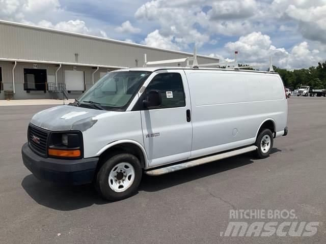 GMC Savana Pakettiautot