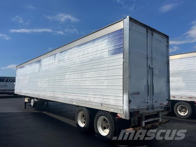 Great Dane  Kylmä-/Lämpökoripuoliperävaunut