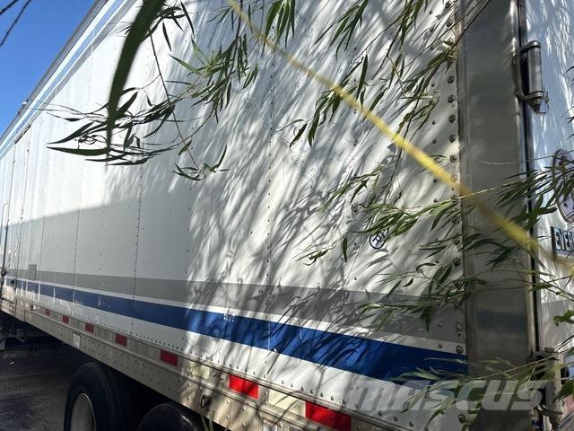 Great Dane  Kylmä-/Lämpökoripuoliperävaunut