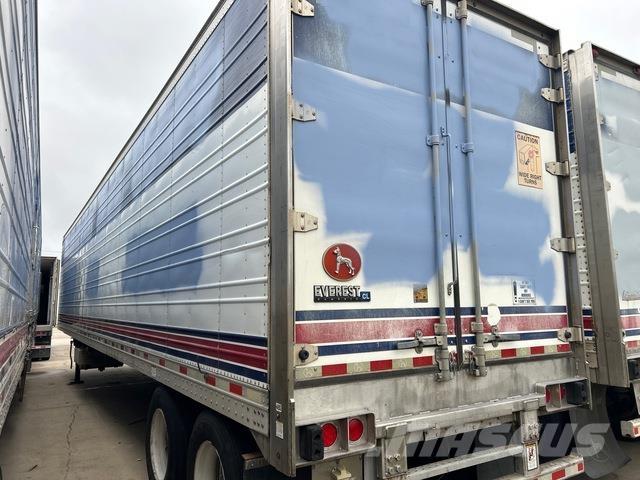 Great Dane  Kylmä-/Lämpökoripuoliperävaunut