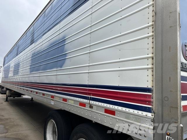 Great Dane  Kylmä-/Lämpökoripuoliperävaunut