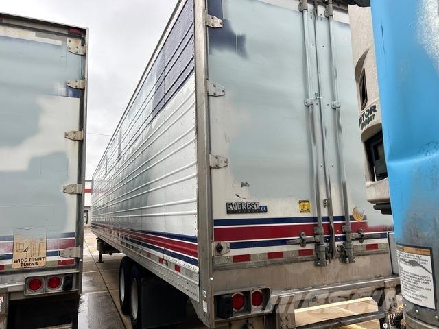 Great Dane  Kylmä-/Lämpökoripuoliperävaunut