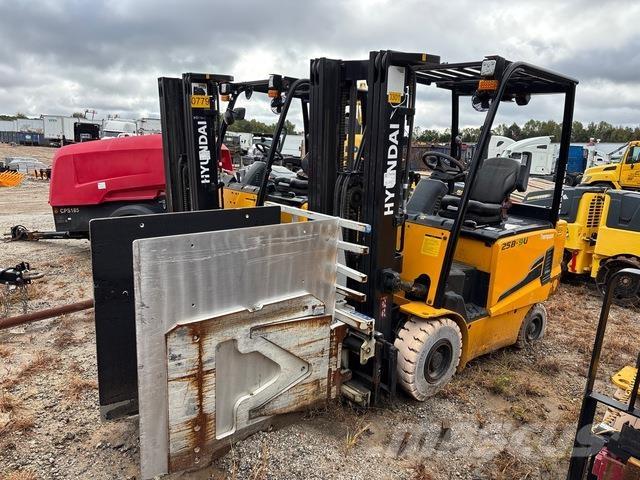 Hyundai 25B-9U Sähkötrukit