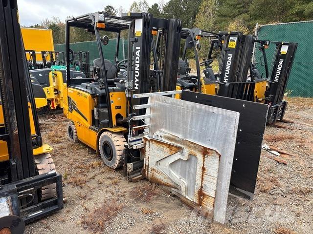 Hyundai 25B-9U Sähkötrukit