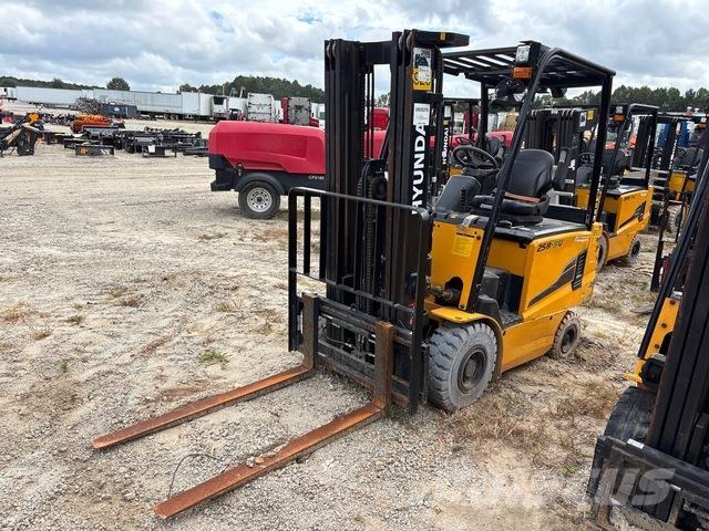 Hyundai 25B-9U Sähkötrukit