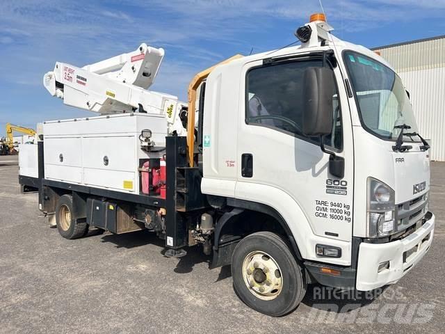 Isuzu FRR600 Nostolava-autot