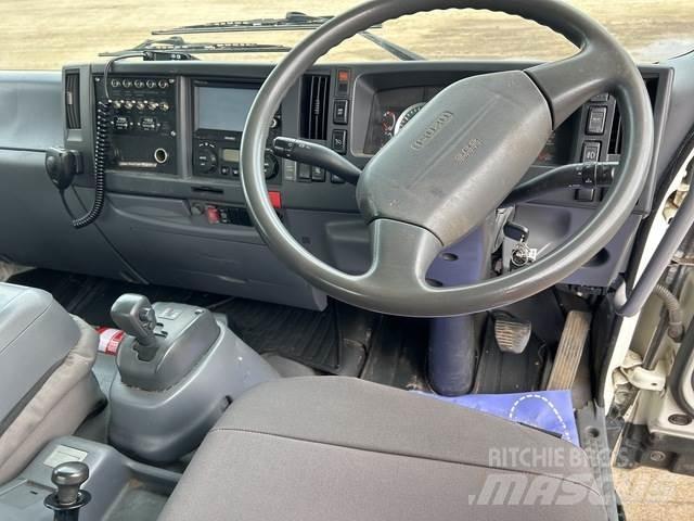 Isuzu FRR600 Nostolava-autot