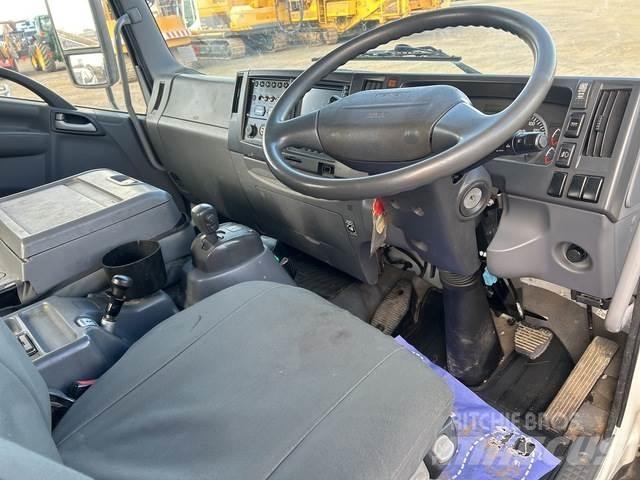 Isuzu FRR600 Nostolava-autot