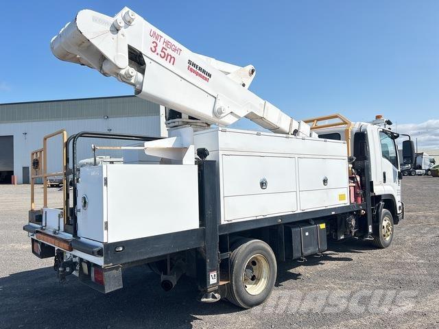 Isuzu FRR600 Nostolava-autot