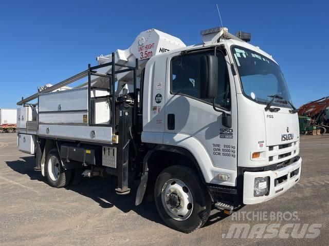 Isuzu FSS550 Nostolava-autot