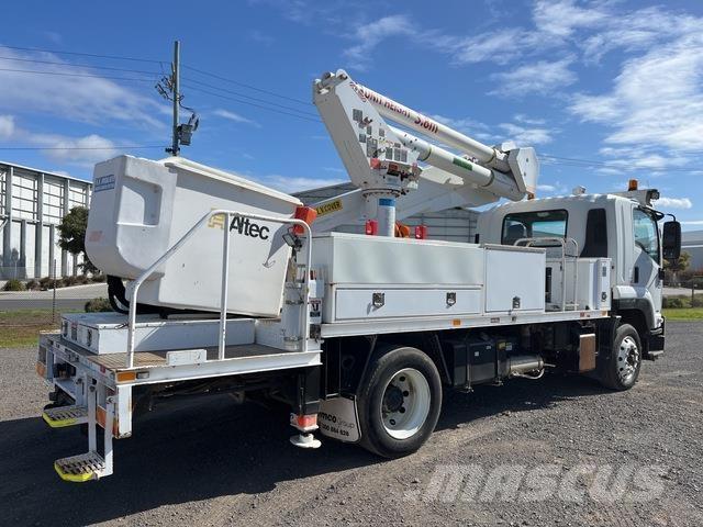 Isuzu FTR900 Nostolava-autot