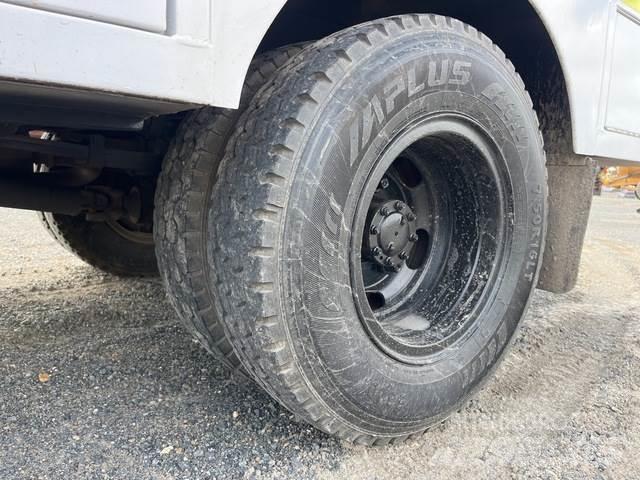Isuzu NPR 200 Muut koneet