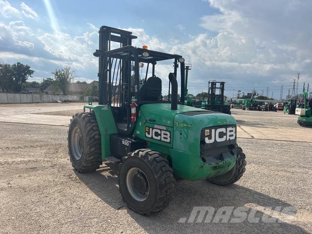 JCB 930 Maastotrukit