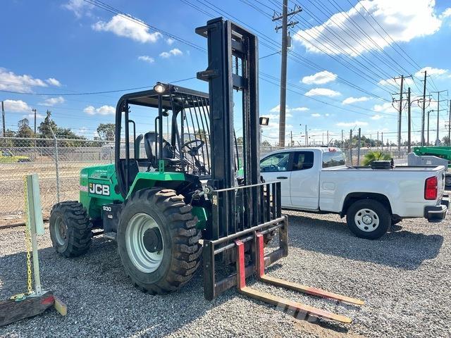 JCB 930 Maastotrukit