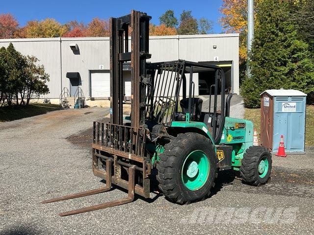 JCB 930 Maastotrukit